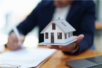 Shares on an Upswing as &quot;Vacay&quot; Firm Closes in on Short-Term Rental Market